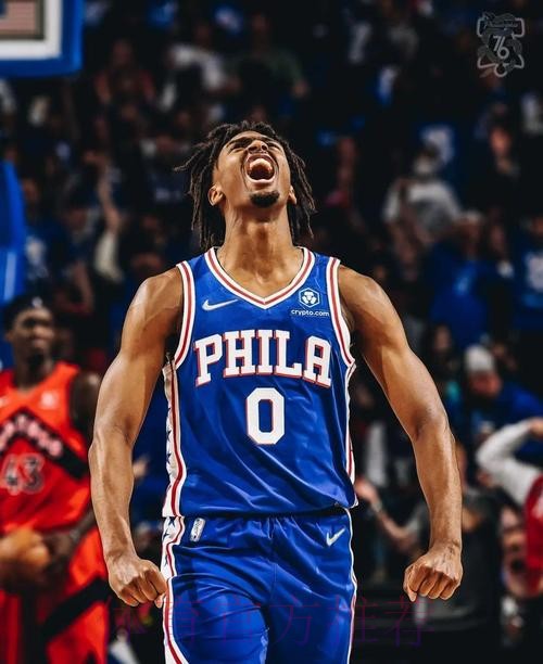 马克西是自2010年艾弗森以来,首位入选首发阵容的76人后卫 马克西是自2010年艾弗森以来,首位入选首发阵容的76人后卫